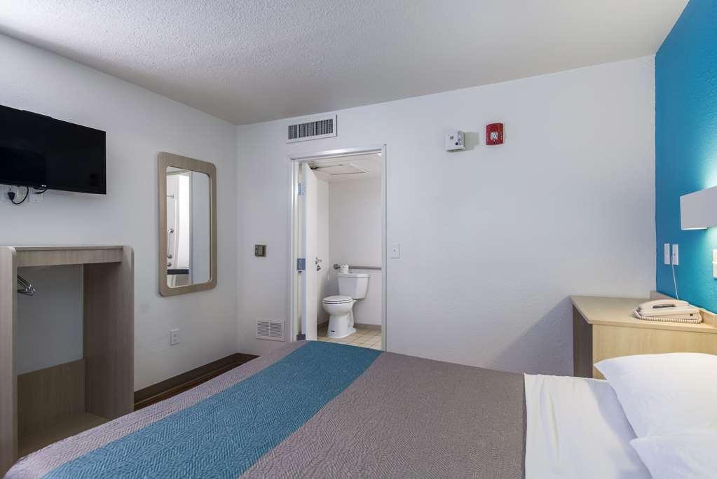 Hotel 6-sandston, Va - Richmond, Va